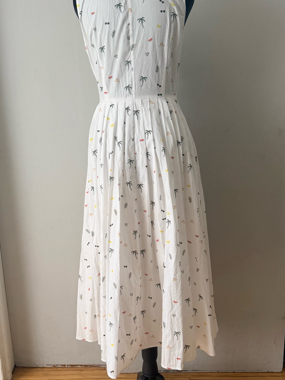 White Sleeveless Wrap Maxi Dress with A-line skirt Fun summer print - Picture 2 of 6